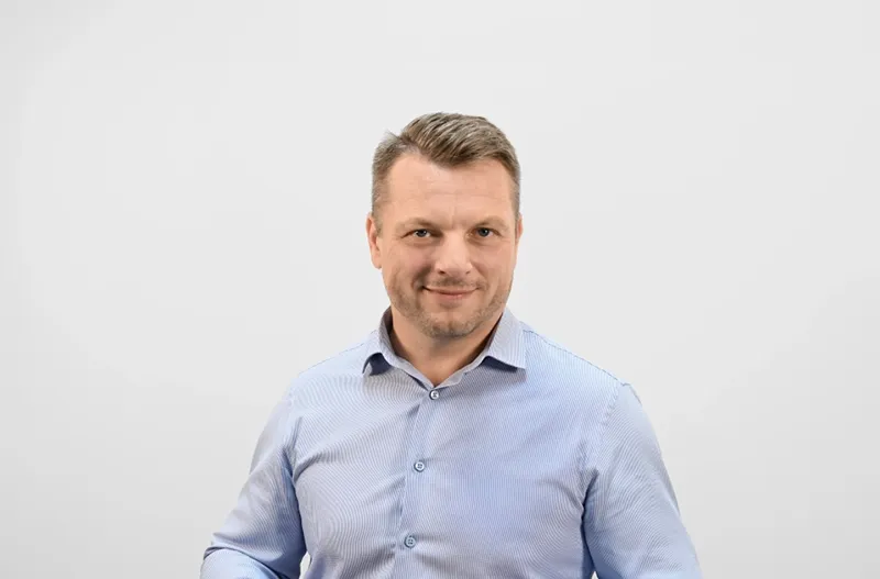 Pracownik Payroll 360 gotowy na przedstawienie oferty podczas spotkania on-line