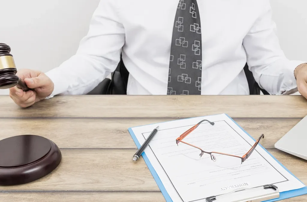 Zmiany prawne w kadrach – jak outsourcing pomaga zachować zgodność z przepisami?