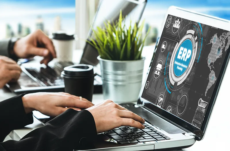 Obsługa kadrowo-płacowa w Enova365 – nowoczesne zarządzanie kadrami i płacami w firmie