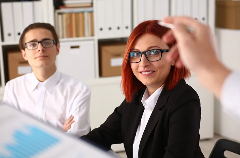 Zrozum kluczowe zasady ochrony wynagrodzenia pracowniczego i ich wpływ na obowiązki pracodawcy.