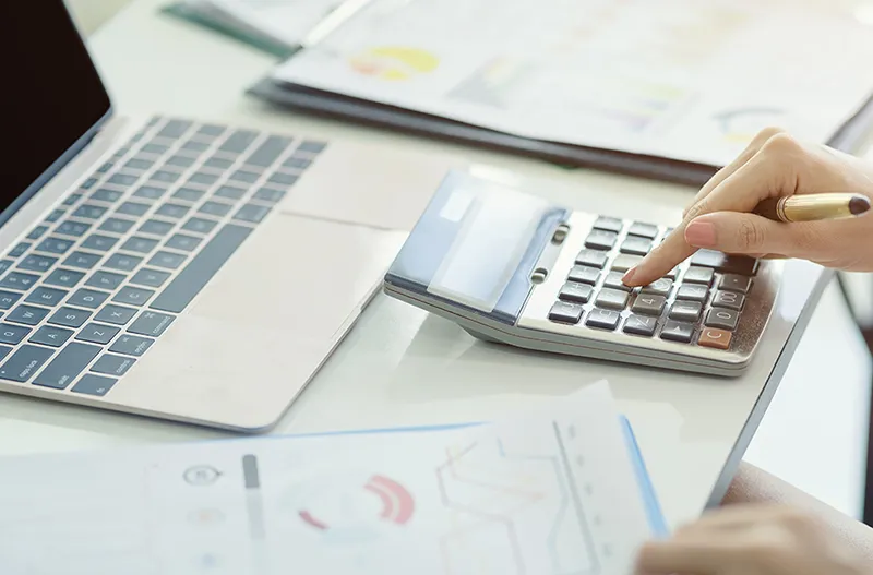 Ile kosztuje outsourcing kadr i płac — kalkulacja kosztów obsługi kadrowo-płacowej