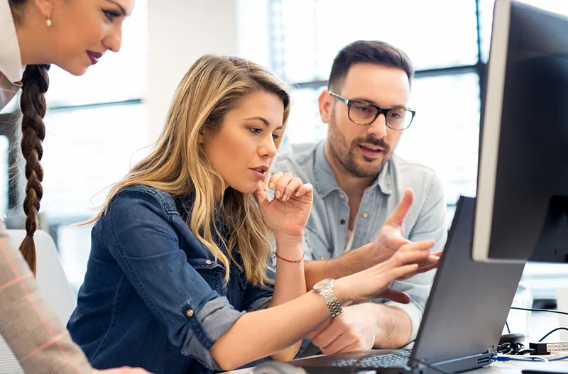 Outsourcing kadr i płac jako rozwiązanie gwarantujące bezpieczeństwo i ciągłość obsługi pracowników w rozwijającej się firmie.